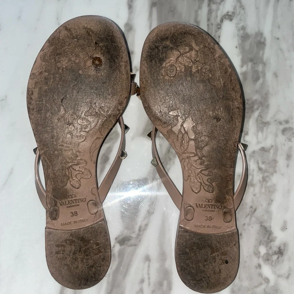 Valentino Garavani PVC flip flops.
Nude, comes with box and dust bag - Picture 4 of 6